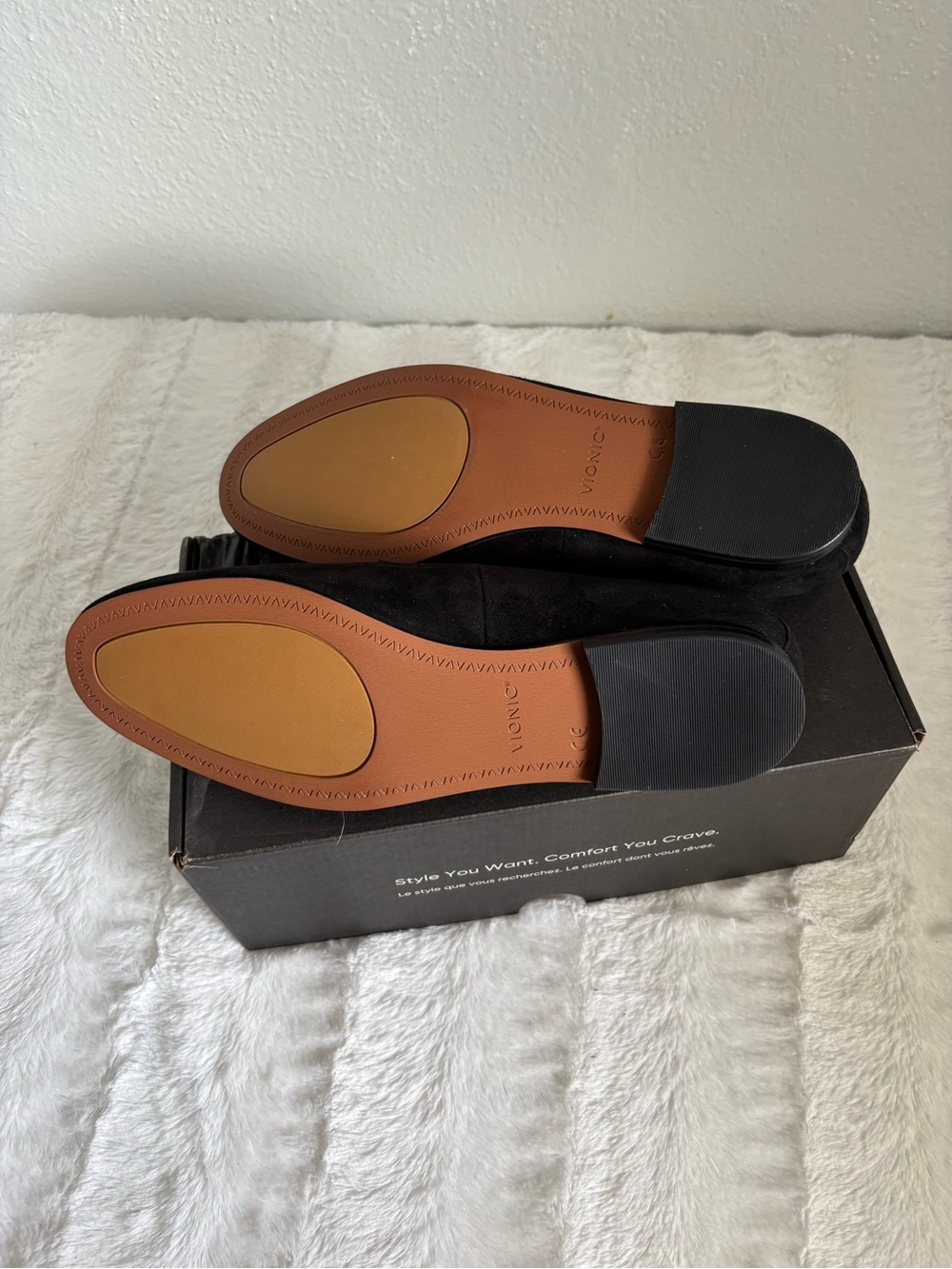 Vionic Black Suede Arch-Support Loafers Brand New - Picture 2 of 4